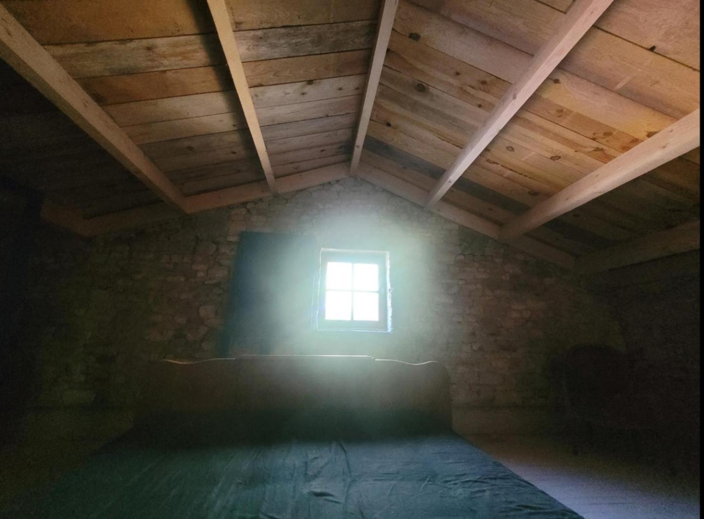 Nuit Insolite, Chambre Au Dessus D'Une Etable La Chapelle-Themer Exterior photo