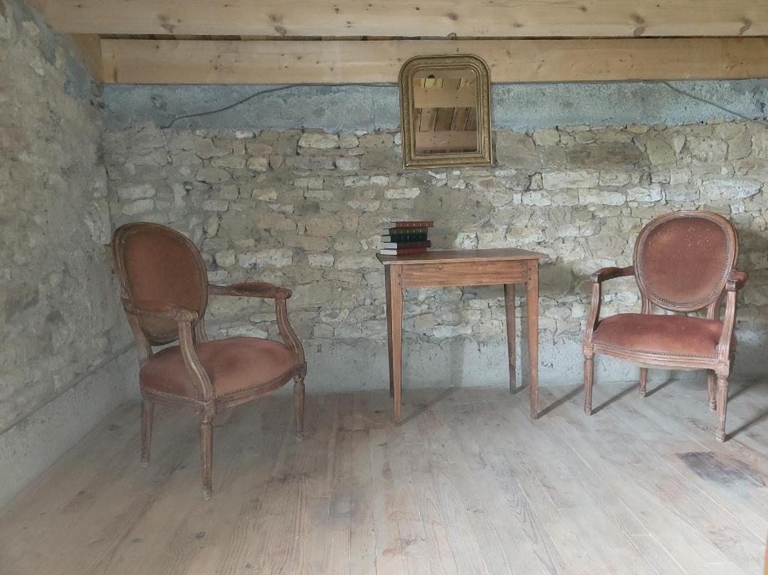 Nuit Insolite, Chambre Au Dessus D'Une Etable La Chapelle-Themer Exterior photo