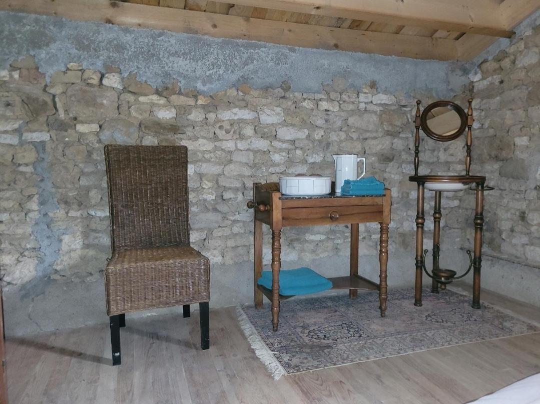 Nuit Insolite, Chambre Au Dessus D'Une Etable La Chapelle-Themer Exterior photo